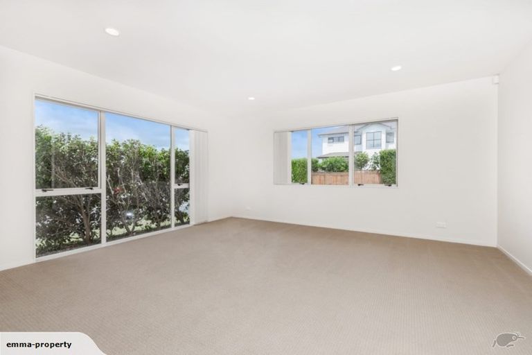 Photo of property in 22 Terrasini Drive, Flat Bush, Auckland, 2019