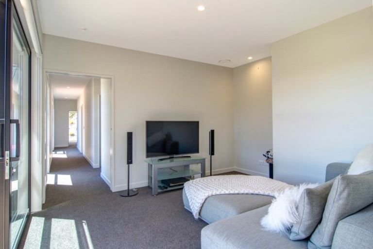 Photo of property in 21 Falconer Rise, Jacks Point, Queenstown, 9371