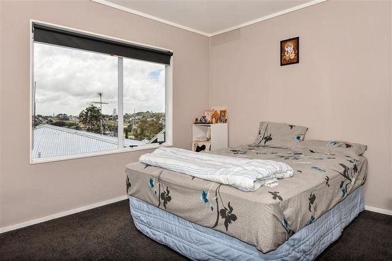 Photo of property in 2/44 Lilburn Crescent, Massey, Auckland, 0614