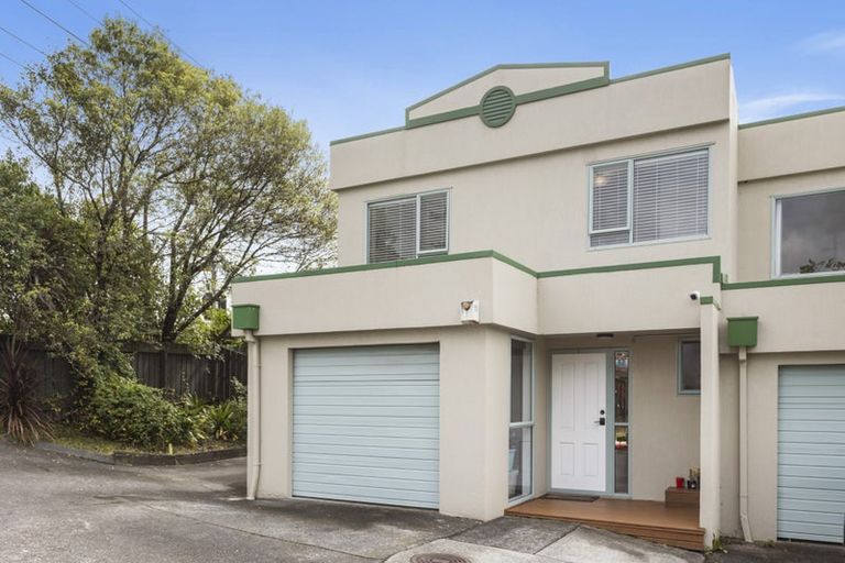 Photo of property in 1/351 West Coast Road, Glen Eden, Auckland, 0602