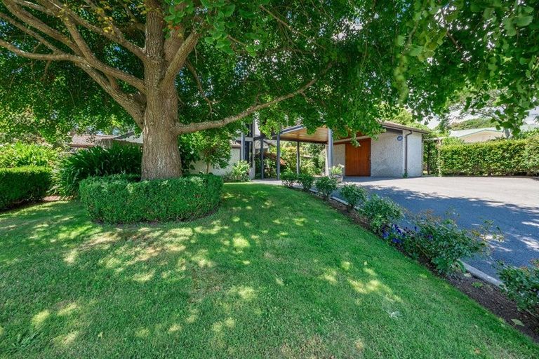 Photo of property in 11 Walnut Grove, Waikanae, 5036