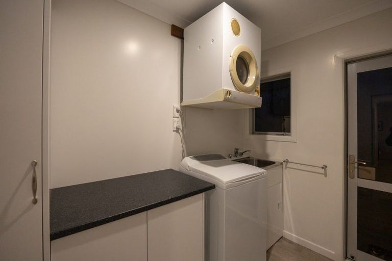 Photo of property in 100 Ruapehu Drive, Fitzherbert, Palmerston North, 4410