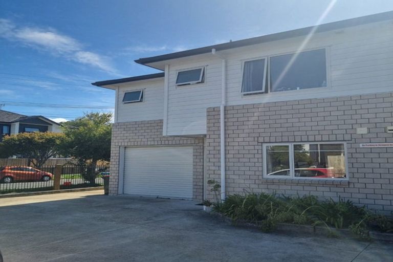Photo of property in 1/1 June Place, Hamilton East, Hamilton, 3216
