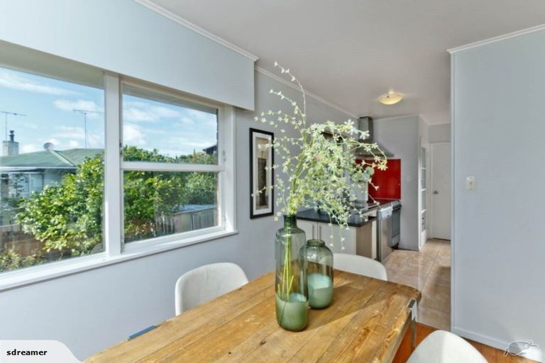 Photo of property in 22 Lynden Avenue, Hillcrest, Auckland, 0627