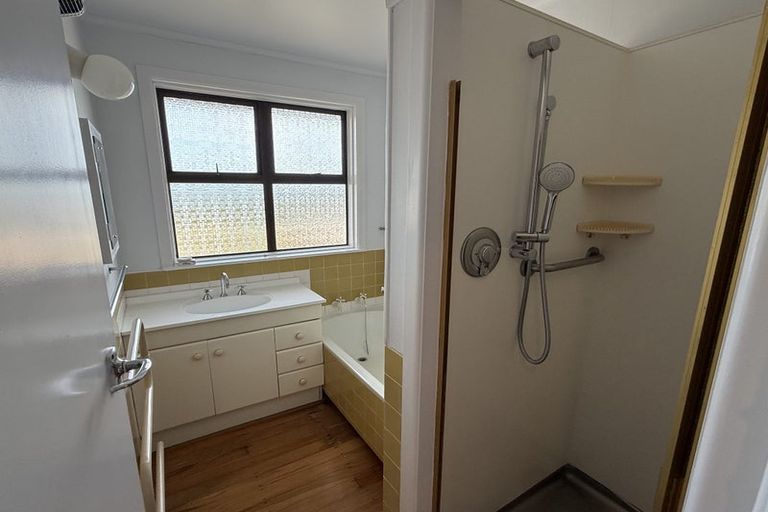 Photo of property in 3 Gill Crescent, Blockhouse Bay, Auckland, 0600