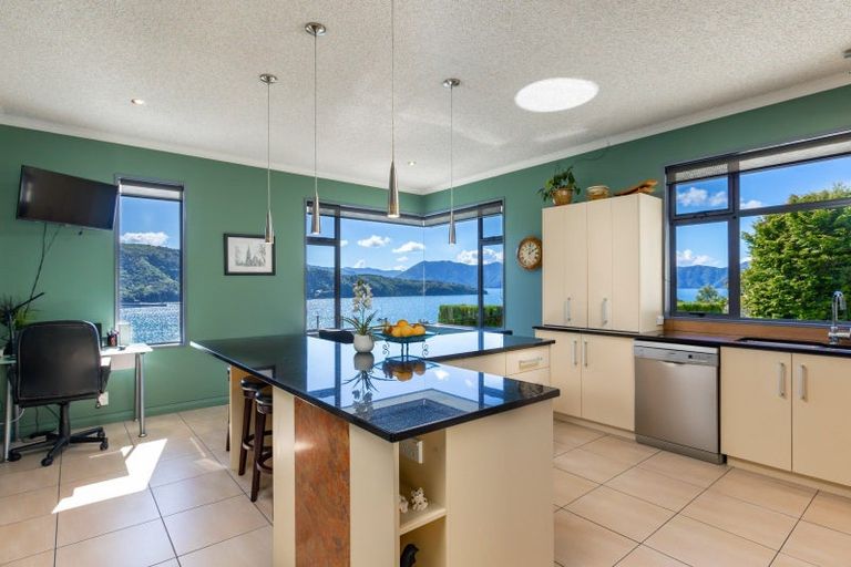 Photo of property in 8 Marina View, Waikawa, Picton, 7281