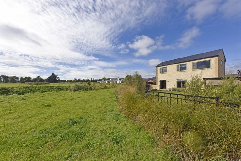 Photo of property in 18 Kahukura Road, Broomfield, Christchurch, 8042