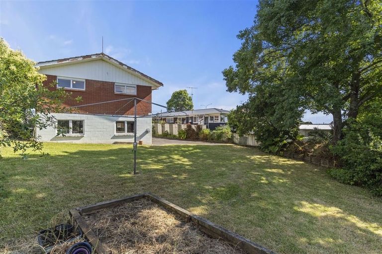 Photo of property in 301 Pakuranga Road, Pakuranga Heights, Auckland, 2010