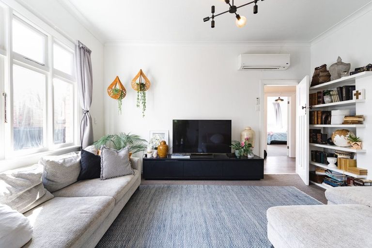 Photo of property in 33 Beach Street, Saint Clair, Dunedin, 9012