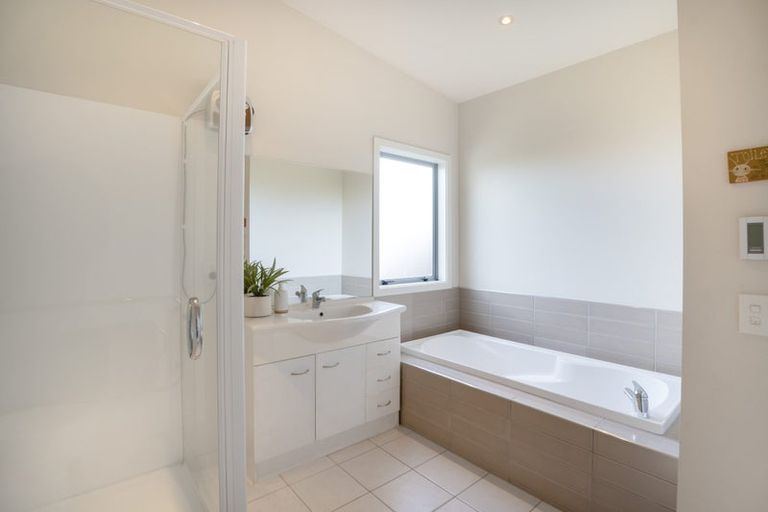 Photo of property in 42 Waverton Terrace, Churton Park, Wellington, 6037