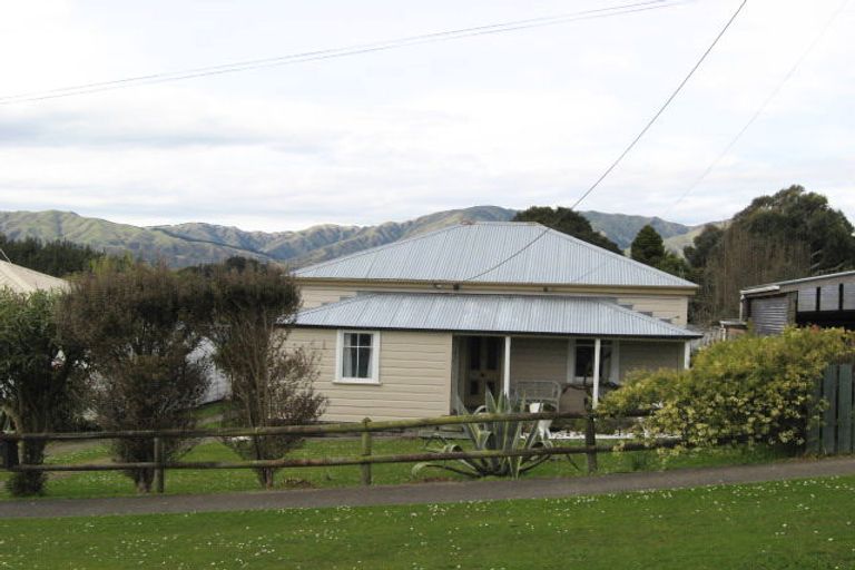 Photo of property in 22 Julyan Street, Shannon, 4821