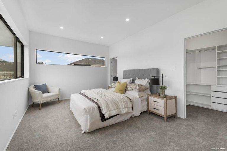 Photo of property in 10 Celestial Crescent, Orewa, 0931