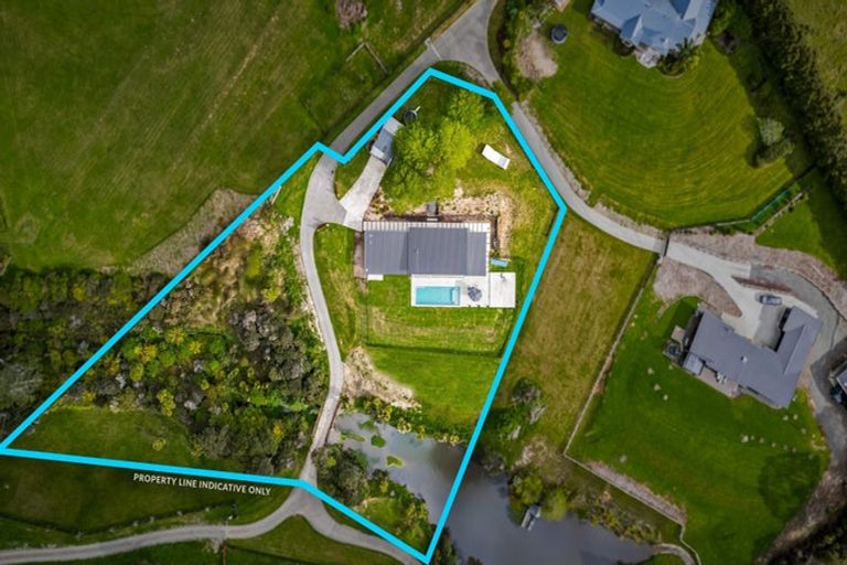 Photo of property in 33 Fernielea Drive, Riverhead, 0793