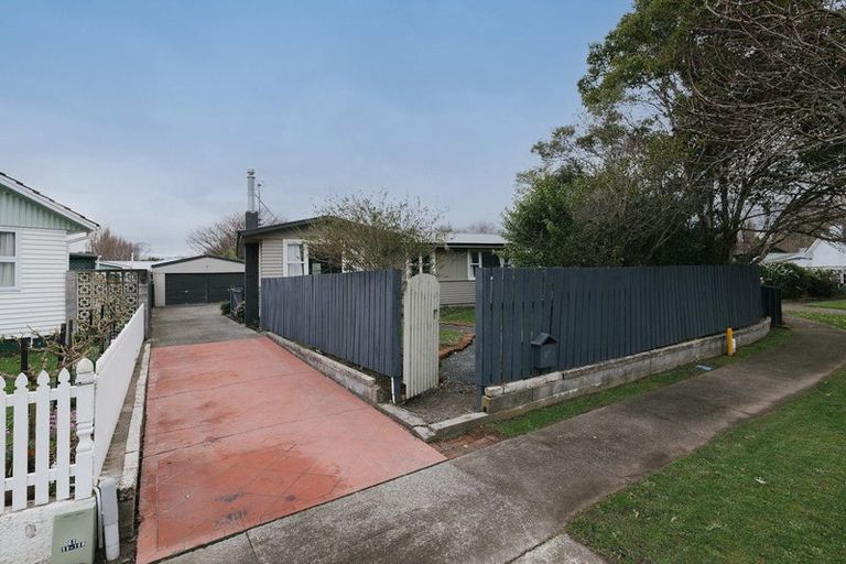 Photo of property in 25 Mokau Place, Terrace End, Palmerston North, 4410