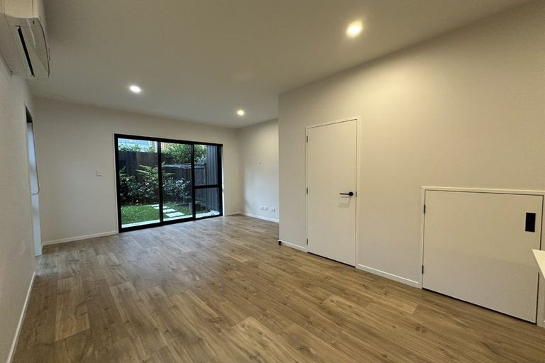 Photo of property in 7/89 Beach Road, Te Atatu Peninsula, 0610
