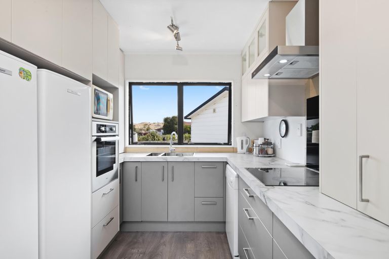 Photo of property in 27 Kowhai Avenue, Kaiaua, Miranda, 2473