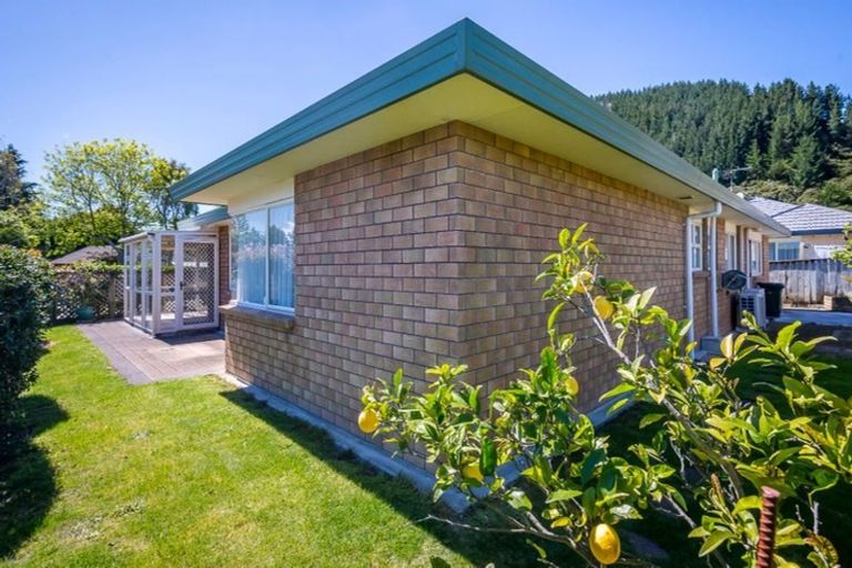 Photo of property in 18 Tararua Street, Paraparaumu, 5032