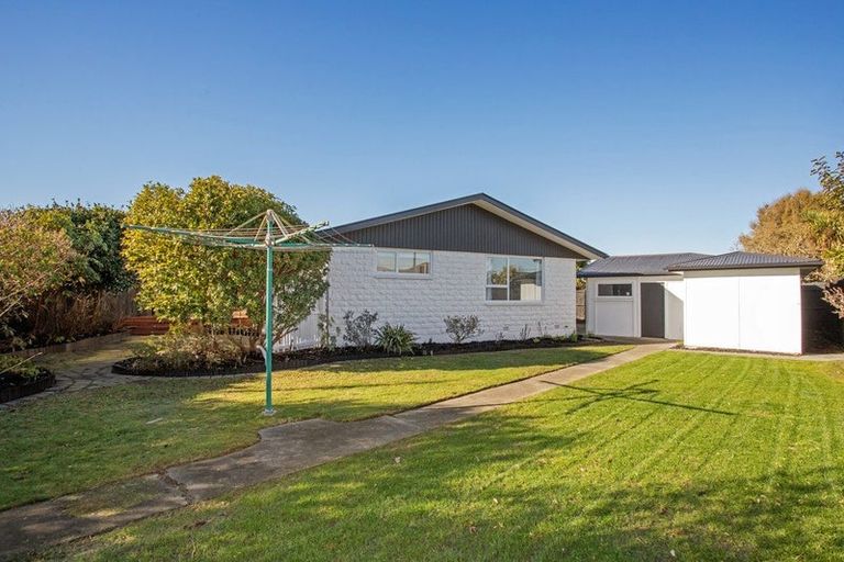 Photo of property in 14 Ron Place, Bishopdale, Christchurch, 8051