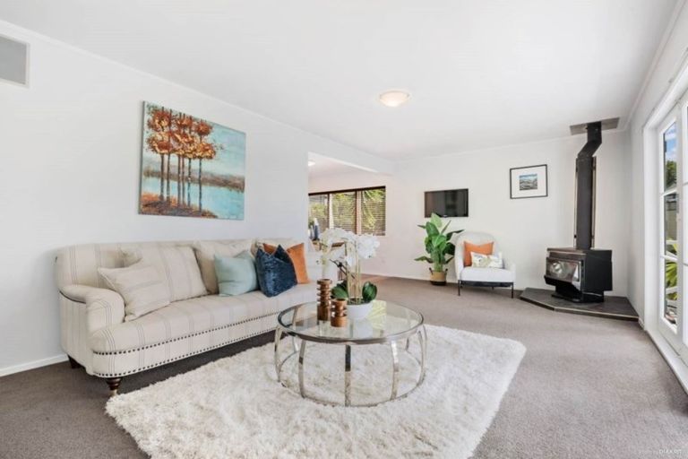 Photo of property in 77 Langana Avenue, Browns Bay, Auckland, 0630