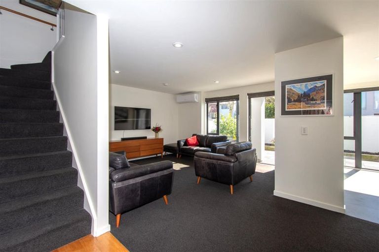 Photo of property in 2 Oakford Close, Riccarton, Christchurch, 8011