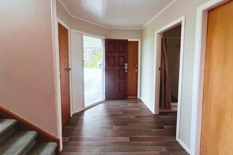 Photo of property in 102 Paekakariki Hill Road, Pauatahanui, Porirua, 5381