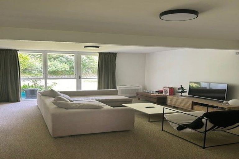 Photo of property in 141 Churton Drive, Churton Park, Wellington, 6037