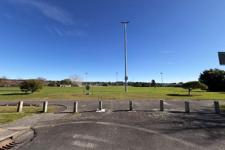 Photo of property in 6/18 Albert Road, Kelston, Auckland, 0602