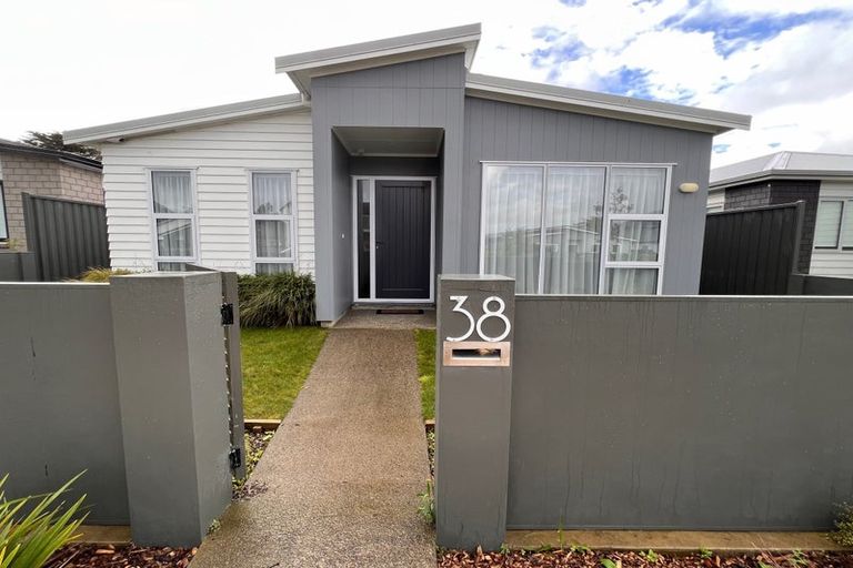 Photo of property in 38 Karearea Avenue, Kenepuru, Porirua, 5022