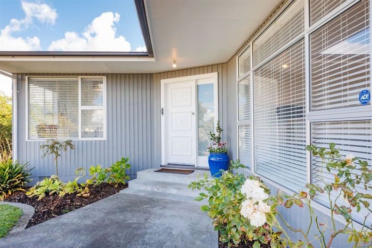 Photo of property in 17 Palliser Place, Milson, Palmerston North, 4414