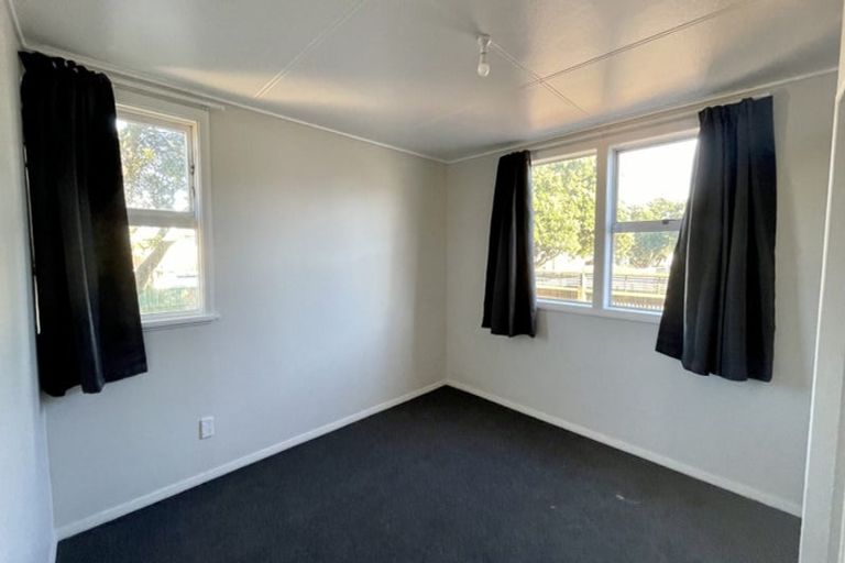 Photo of property in 8a Karaka Street, Castlecliff, Whanganui, 4501