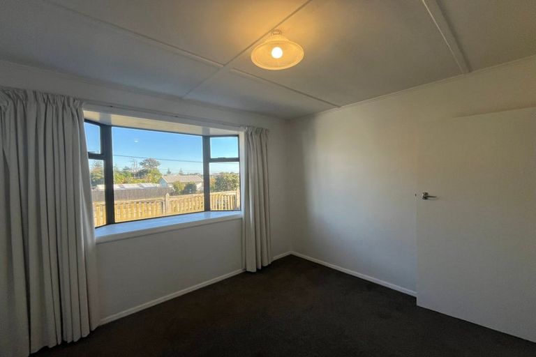 Photo of property in 22 Mahoe Street, Otaki Beach, Otaki, 5512
