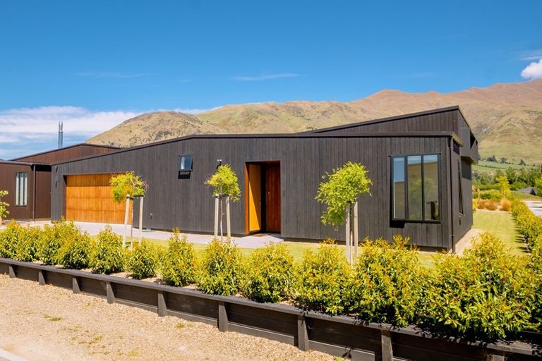Photo of property in 19 Stackbrae Avenue, Wanaka, 9305