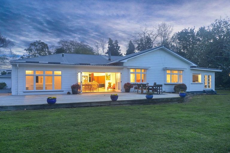 Photo of property in 72 Avenue North Road, Levin, 5510