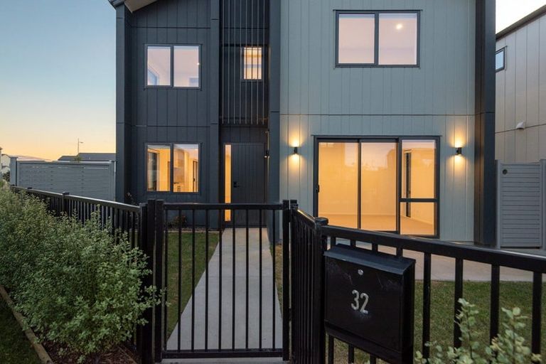 Photo of property in 32 Viridian Avenue, Rosehill, Papakura, 2113