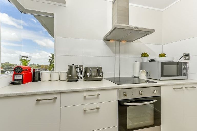 Photo of property in 4/26 Midgley Road, West Harbour, Auckland, 0618