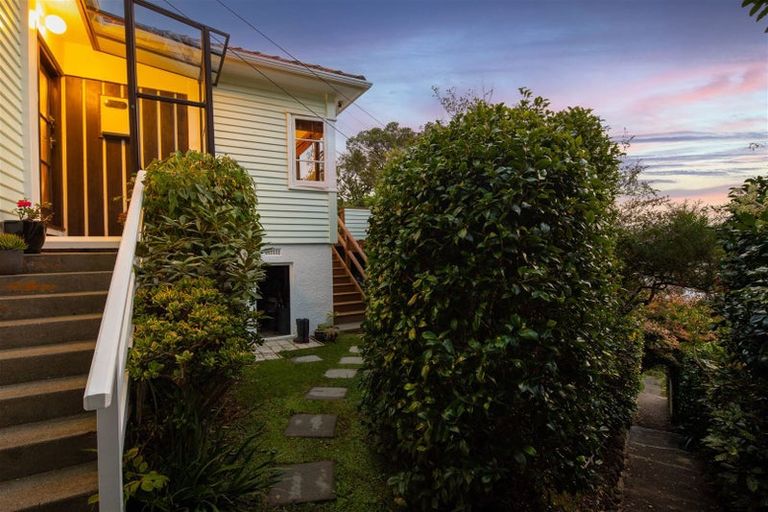 Photo of property in 122 Totara Road, Miramar, Wellington, 6022