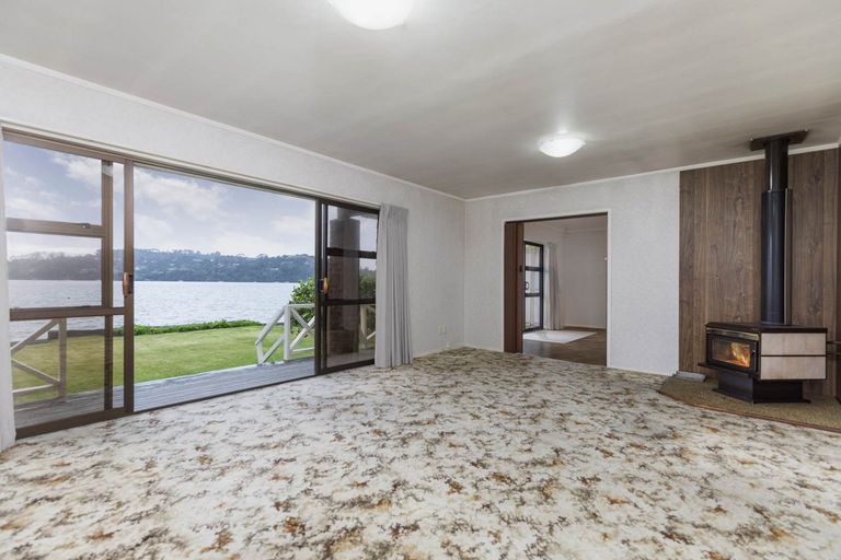 Photo of property in 64 The Terrace, Herald Island, Auckland, 0618