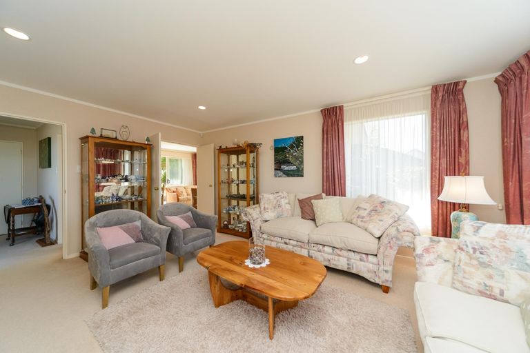 Photo of property in 100 Parnell Heights, Kelvin Grove, Palmerston North, 4414