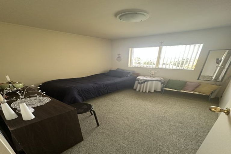 Photo of property in 36 Barbados Drive, Unsworth Heights, Auckland, 0632