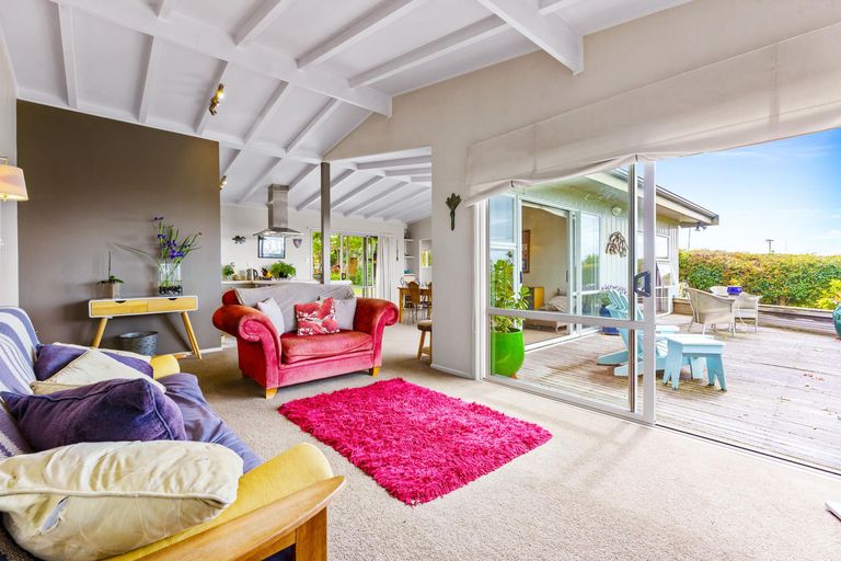 Photo of property in 6 Sea View Road, Leigh, 0985