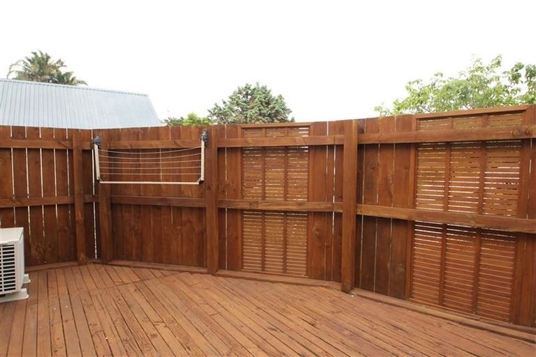 Photo of property in 1/147 Spinella Drive, Bayview, Auckland, 0629