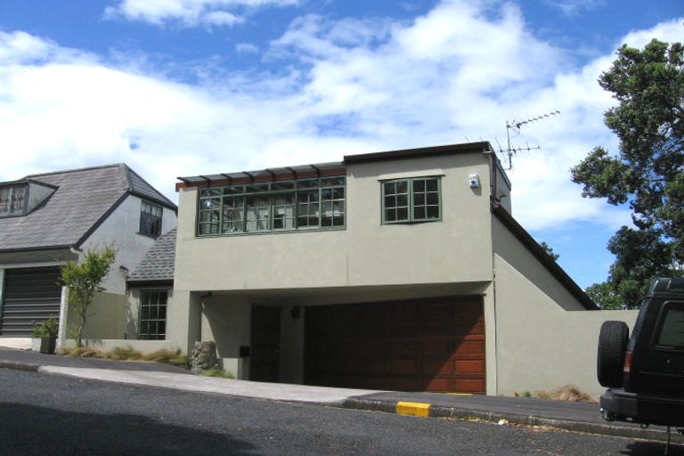 Photo of property in 2/19 Hinemoa Street, Birkenhead, Auckland, 0626