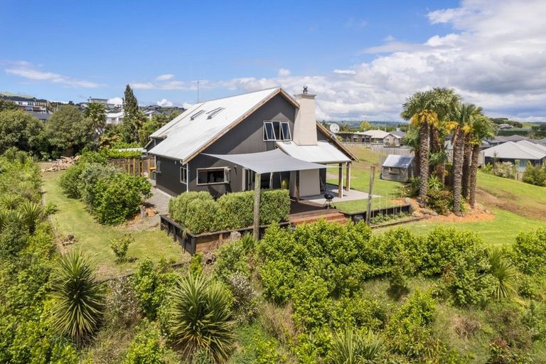 Photo of property in 340 Omokoroa Road, Omokoroa, 3114