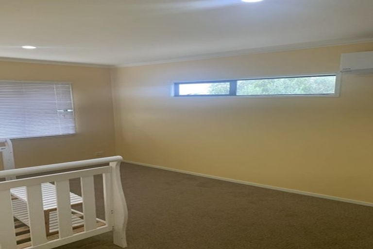 Photo of property in 1 Kittiwake Drive, Schnapper Rock, Auckland, 0632