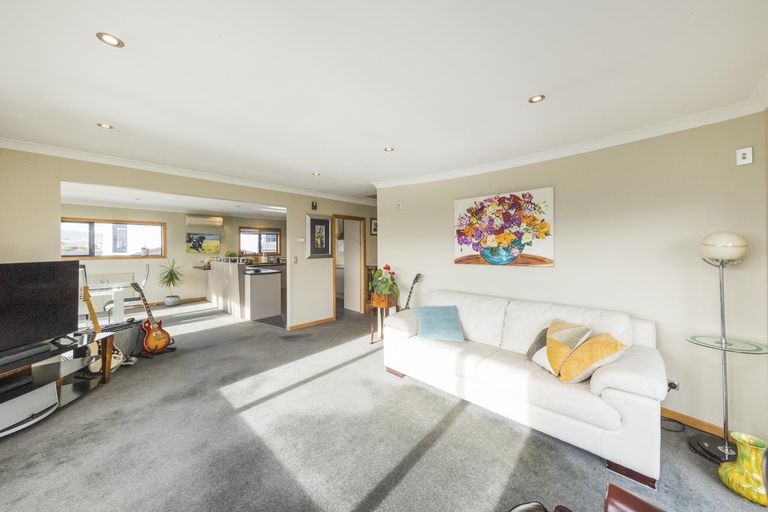 Photo of property in 56 Ruapehu Drive, Fitzherbert, Palmerston North, 4410