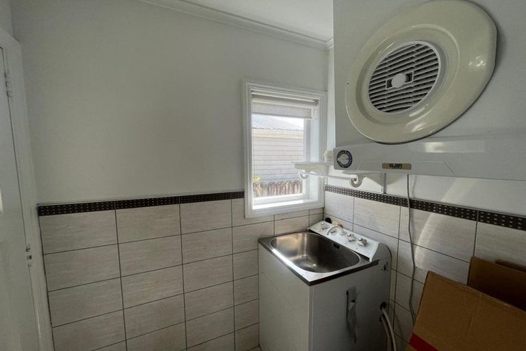 Photo of property in 20 Harrington Road, Henderson, Auckland, 0610