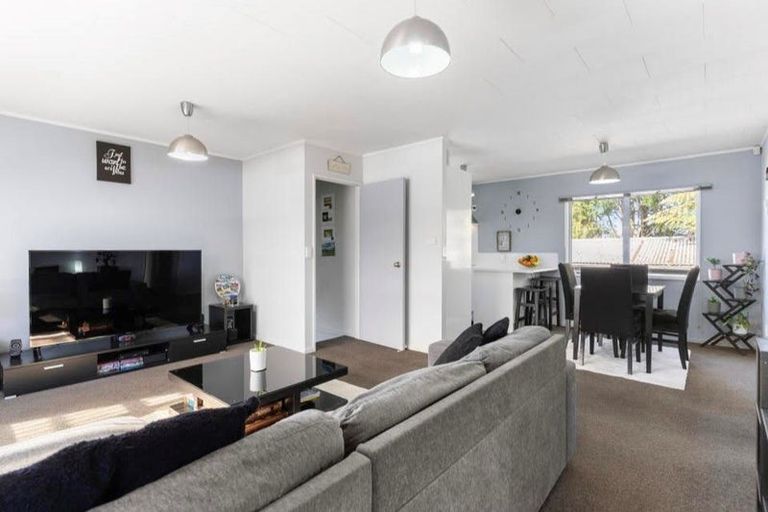 Photo of property in 2/25 Buller Crescent, Manurewa, Auckland, 2102