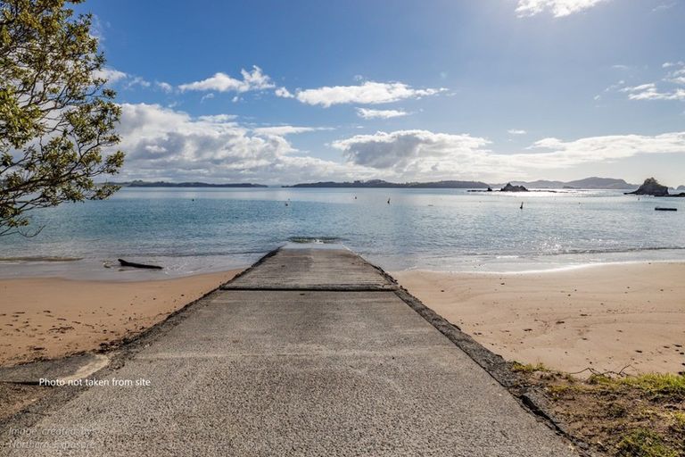 Photo of property in 20 Du Fresne Place, Russell, 0202