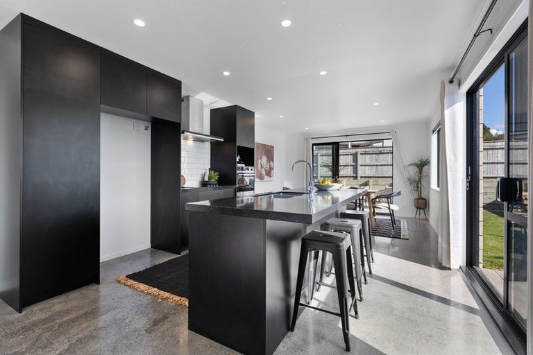 Photo of property in 13 Rua Place, Bell Block, New Plymouth, 4312