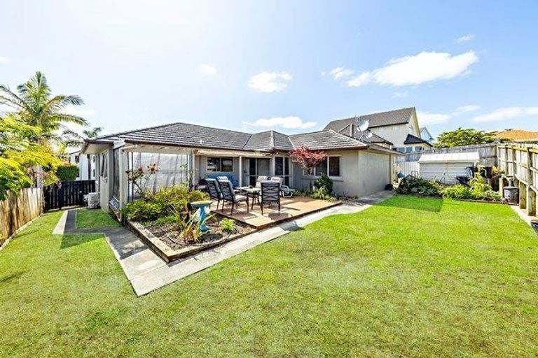 Photo of property in 60 Mt Lebanon Crescent, The Gardens, Auckland, 2105